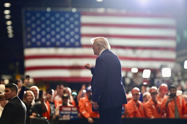 Білий дім показав новий офіційний портрет Трампа з дуже показовими деталями