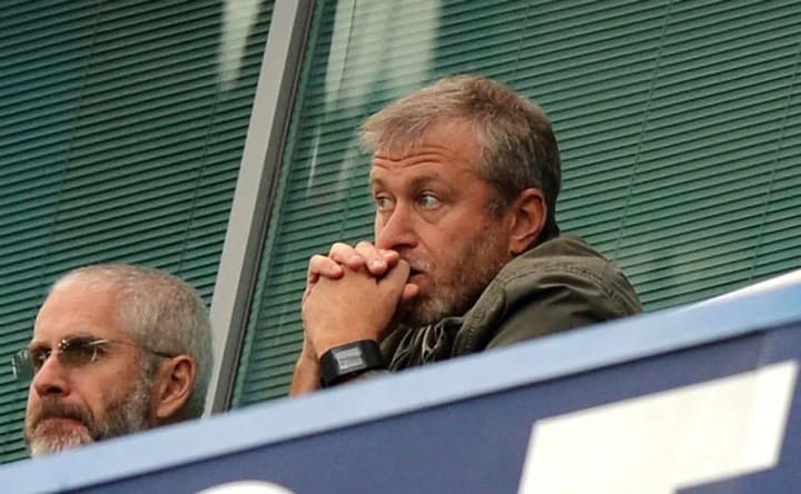 Правительство Британии угрожает судом Абрамовичу из-за средств от продажи "Челси", которые Лондон планирует направить в Украину