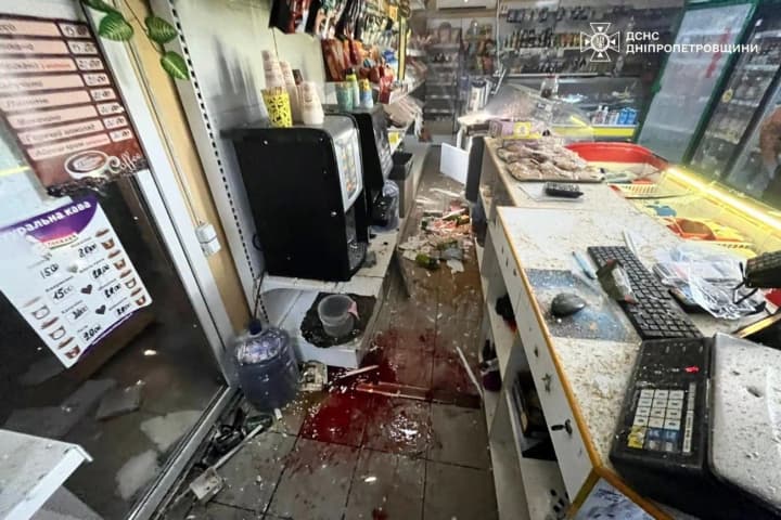 армія рф обстріляла продуктовий магазин у Нікополі: є поранені