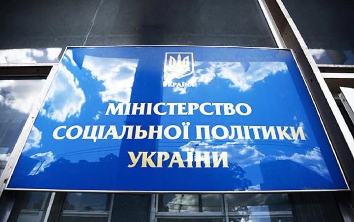 Более 700 больших приемных семей планируют обеспечить жильем до 2029 года