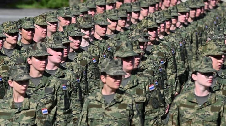 У Хорватії повертають обов'язкову військову службу 