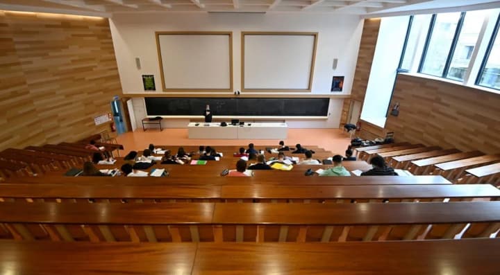 Children-students of defenders and protectresses will receive compensation for education from the state