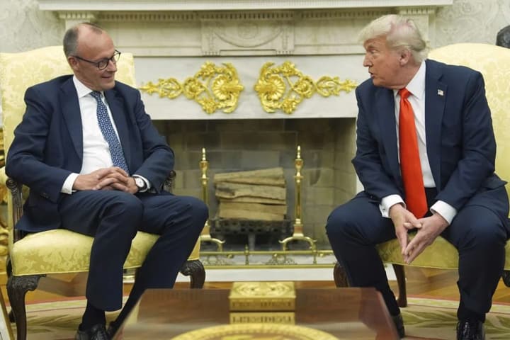 Возможно, лучше дать "побороться некоторое время"? Трамп сравнил войну Украины и рф с "детской дракой"