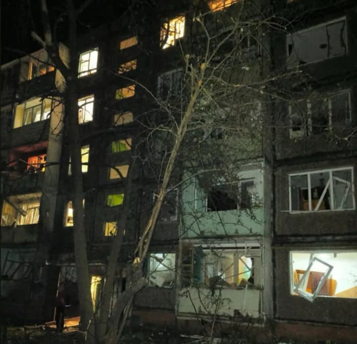 Масштабна російська атака по Україні: у Чернігові постраждав житловий масив, поранено 4 людини