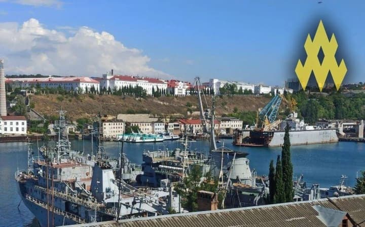 Оккупанты разбирают захваченный украинский десантник "Константин Ольшанский" на запчасти - партизаны