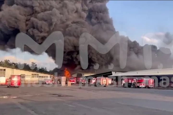 A fuel depot is on fire near Moscow: explosions were heard, the fire area has increased to 20,000 square meters