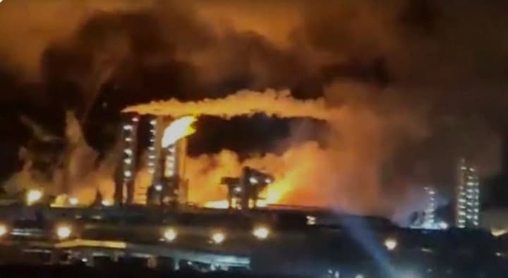 В російському новомосковську пролунали вибухи: ймовірно, атаковано хімкомбінат "Азот" - мережа