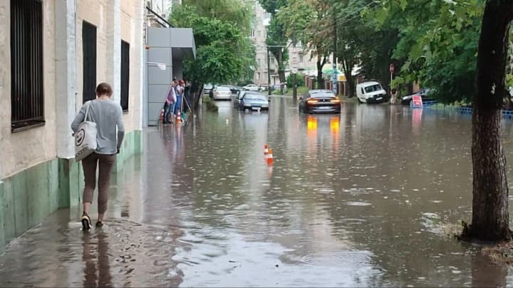 In Kyiv, a downpour with hail caused trouble: details