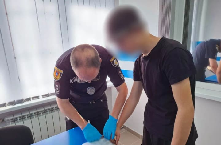 На Одещині двоє підлітків катували 12-річного хлопця: поліція затримала зловмисників