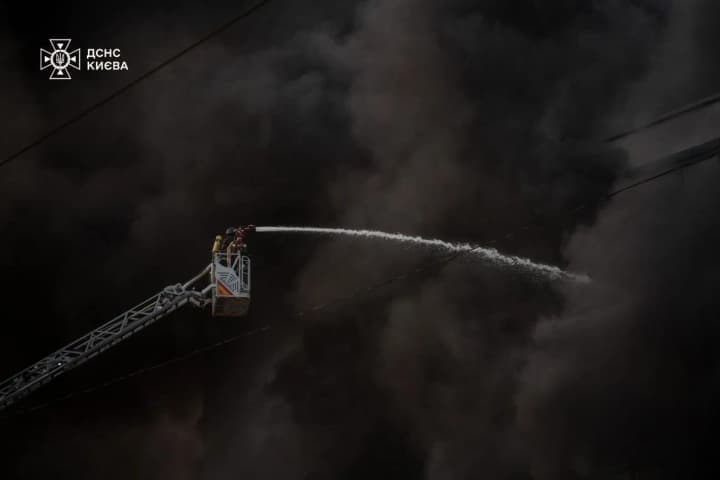 Зеленський про нічну російську атаку: удари рф гучніші за намагання США та інших примусити росію до миру, потрібен жорсткий тиск