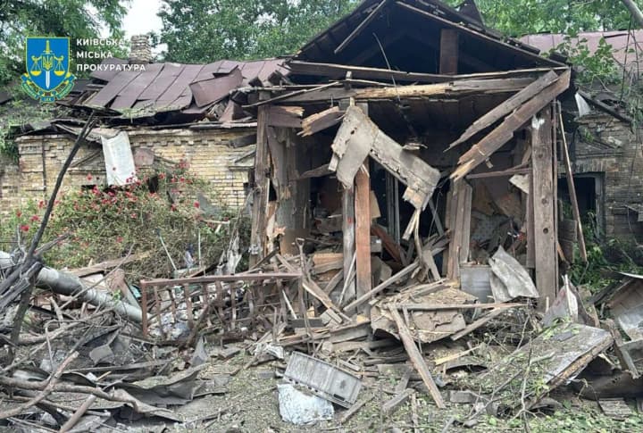 Нічна атака рф на Київ забрала життя людини