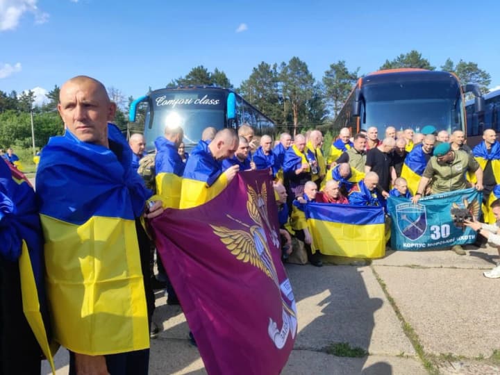 Повернули важкопоранених і поранених воїнів: Зеленський заявив про другий етап обміну полоненими