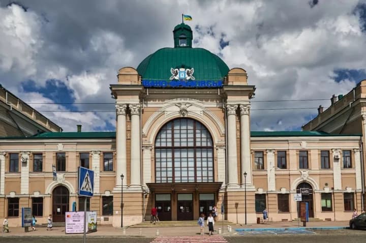 Укрзалізниця на літній період запустила новий поїзд на Прикарпаття