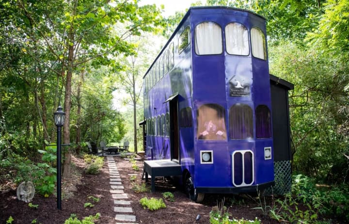 Hotel for movie buffs: houses from movies and TV series that can be rented in 2025