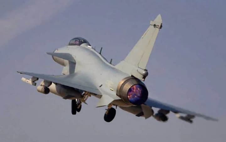 Китайські винищувачі пролетіли небезпечно близько від патрульних літаків Японії: в Токіо висловили стурбованість