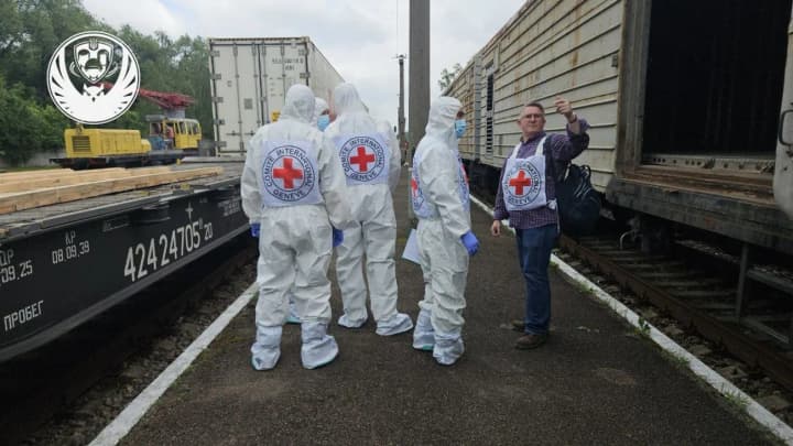 Впервые тела погибших защитников вернули спецвагонами Укрзализныци: в СБУ показали эксклюзивные кадры