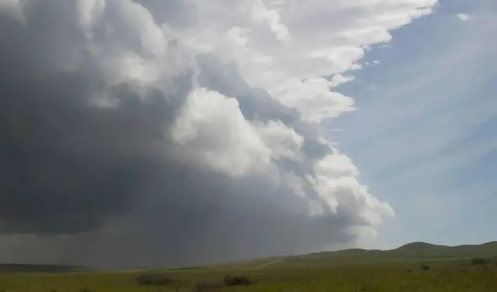 Погода на выходных в Украине: кратковременные дожди и постепенное потепление до +25°C, но в Карпатах будет прохладнее