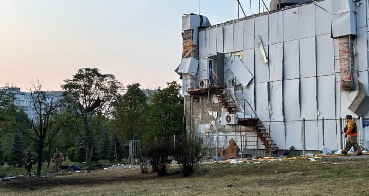 Night attack on Zaporizhzhia: fires, damage to infrastructure and cars
