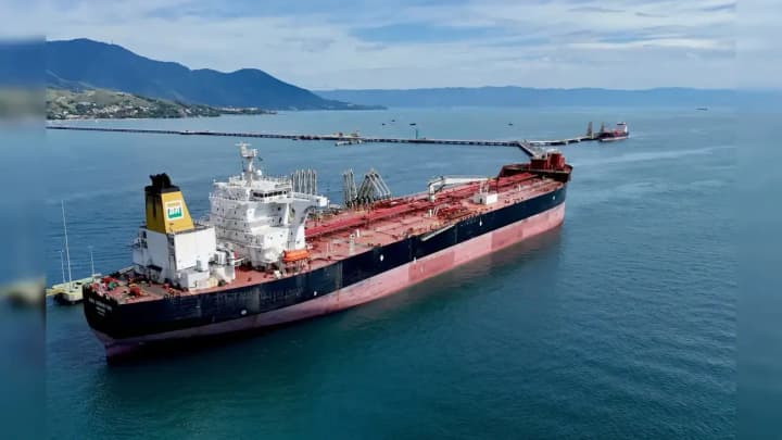 США відмовляються знижувати стелю цін на російську нафту в рамках G7 - Bloomberg