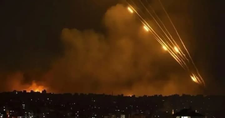 Троє людей загинули та ще понад 80 поранені: наслідки балістичної атаки Іраном Ізраїля 