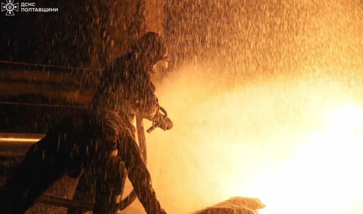 Рятувальники показали кадри наслідків російського обстрілу Кременчуцької громади