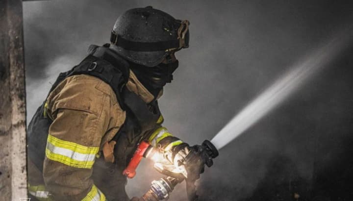 рф атакувала Запоріжжя дронами: виникла пожежа на підприємстві