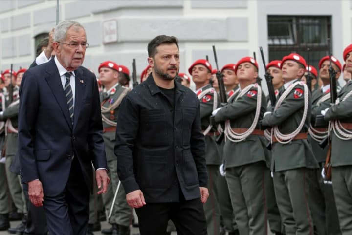Зеленський обговорив з президентом Австрії введення сильних санкцій проти рф