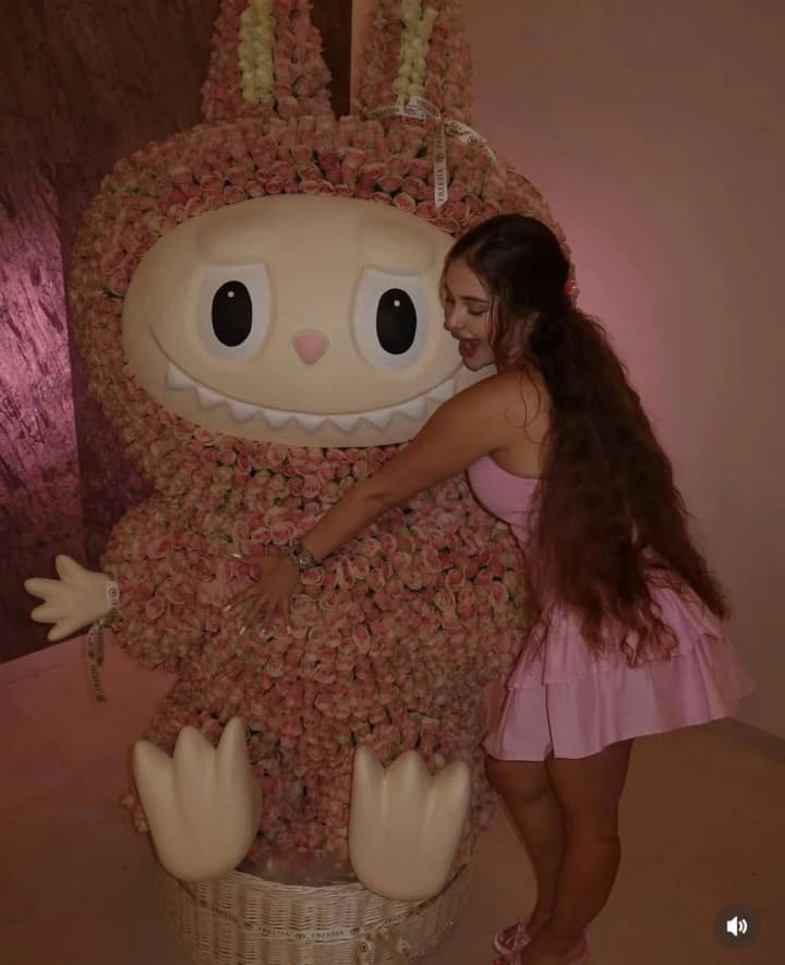 В Україні зробили Лабубу з квітів за 250 тисяч гривень