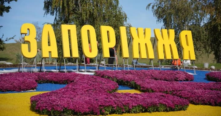 У Запоріжжі пошкоджено багатоповерхівку та гуртожиток внаслідок атаки (відео)