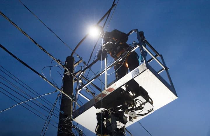 Удар рф по Киеву: сколько домов остались без света и где развернуты штабы помощи