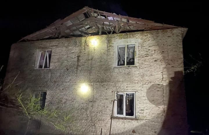 Чернігів та область ворог вночі атакував ракетою та дронами: є постраждала