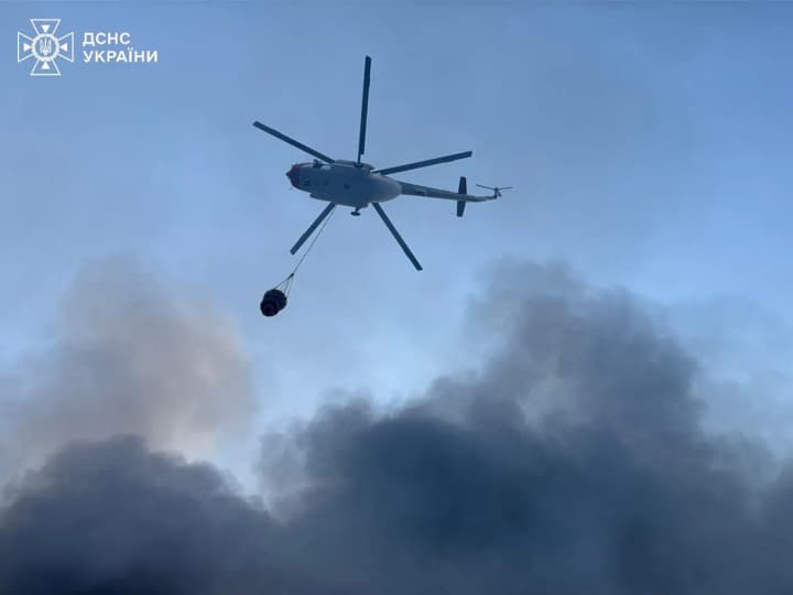 Eliminating fires after attacks on Kyiv: more than 100 tons of water have already been dropped from helicopters, extinguishing continues