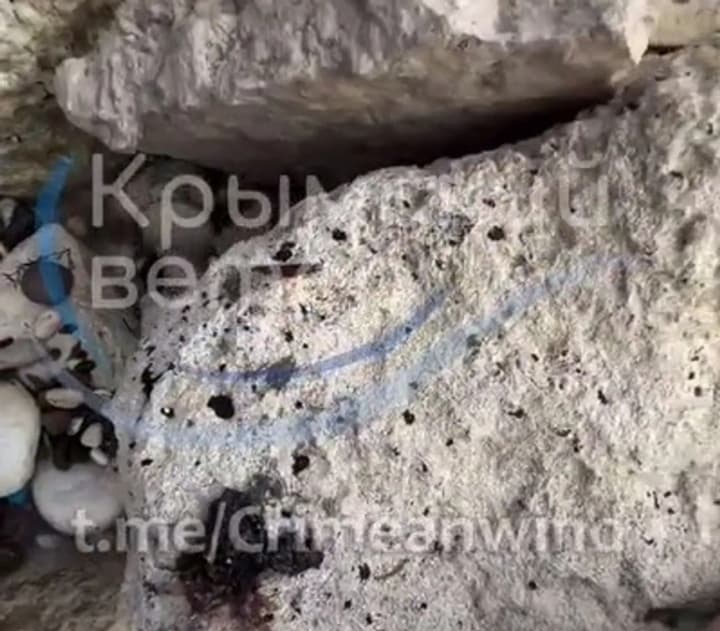 У Севастополі пляж "Баунті" знову забруднено мазутом після шторму 