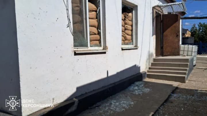 На Херсонщині війська рф вдарили по підрозділу ДСНС: троє рятувальників постраждали