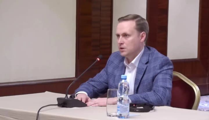 Conclusion of agreements under occupation laws and ties with pro-Russian politicians – Media about the contender for the head of the BEB, Skomarov