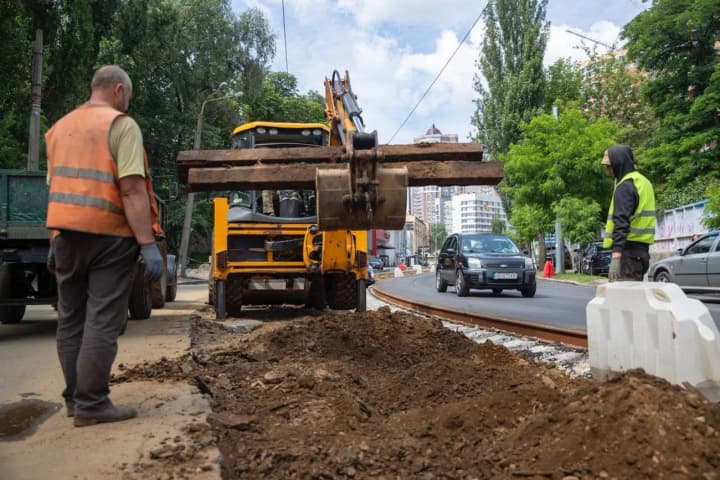 Кличко показав, як у Києві відновлюють вулицю Глибочицьку