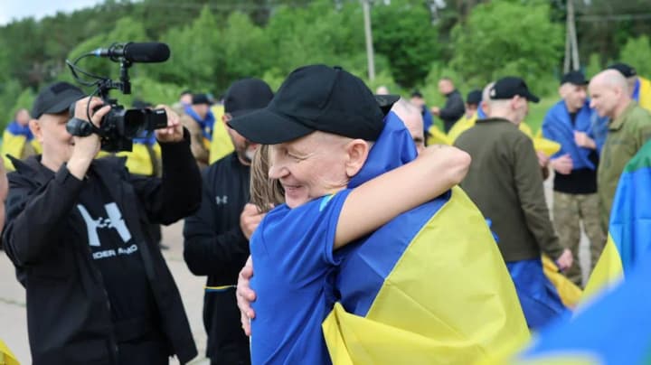 "Hello, sunshine": moving footage of the first words and conversations of defenders freed from captivity has appeared