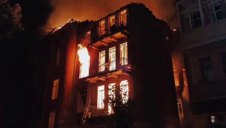 Strike on Odesa: enemy UAV destroyed a four-story building, people may be under the rubble