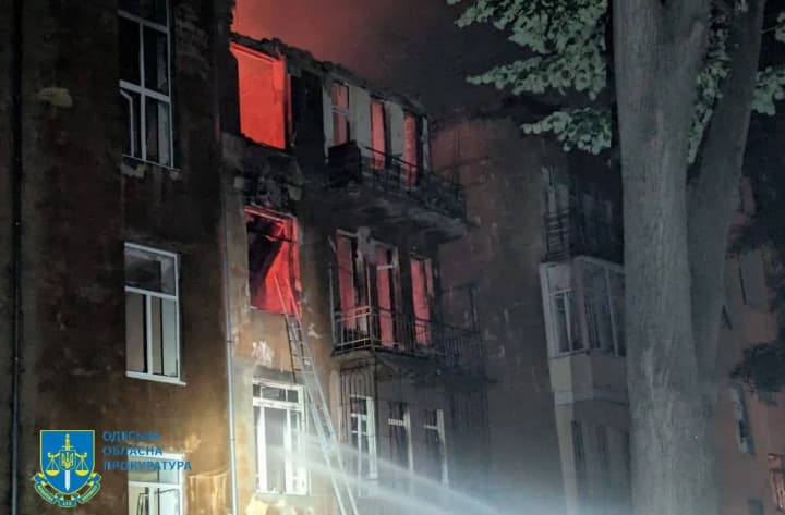 Масована атака рф дронами на Одесу забрала життя людини, постраждалих - 14, у тому числі рятувальники