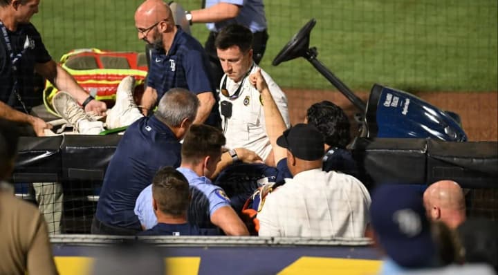 Известного игрока в бейсбол сбило с запасной скамейки ударом мяча