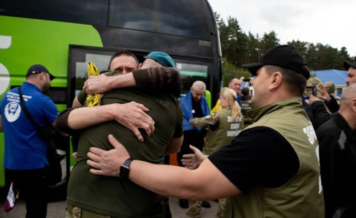 Обмін полоненими 20 червня: СБУ показала ексклюзивні кадри повернення українських захисників