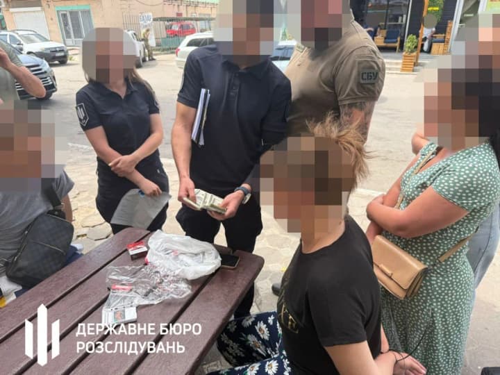 In Odesa region, the SBI exposed a law enforcement officer who, together with his mother, transported evaders to Moldova