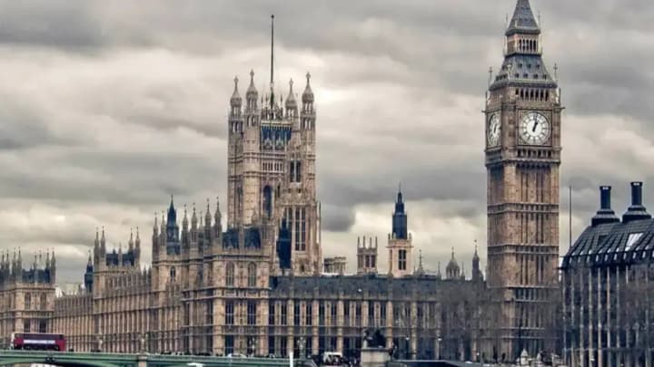 Родина банкіра Антонова спростовує інформацію про зміну ним особистості та отримання українського громадянства