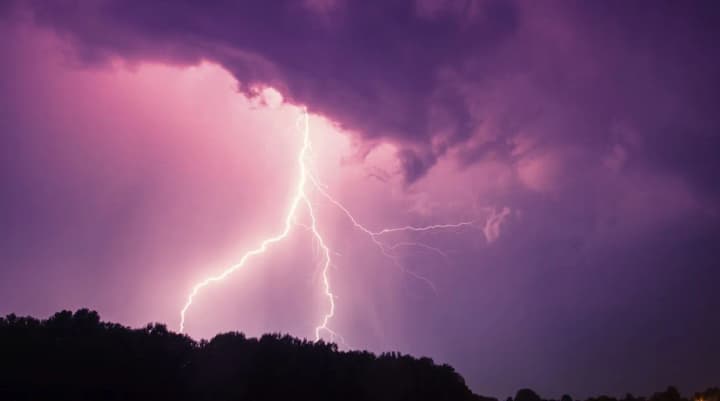 Україну накрила негода: дощ та гроза, можливі перебої у роботі транспорту