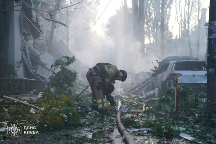 Рятувальники оприлюднили наслідки ворожої комбінованої атаки на Київ