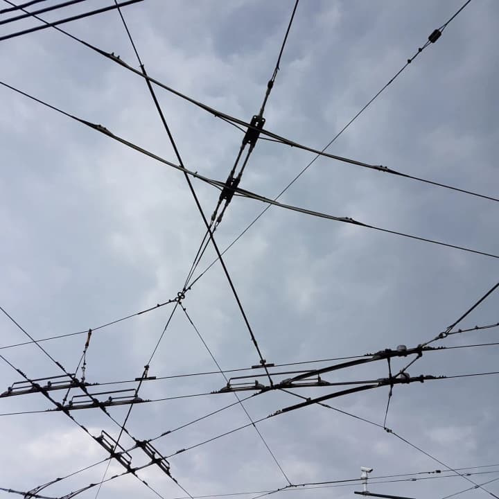 У Києві ворог нічним ударом пошкодив електромережі, але світло вже повернули в усі домівки - ДТЕК