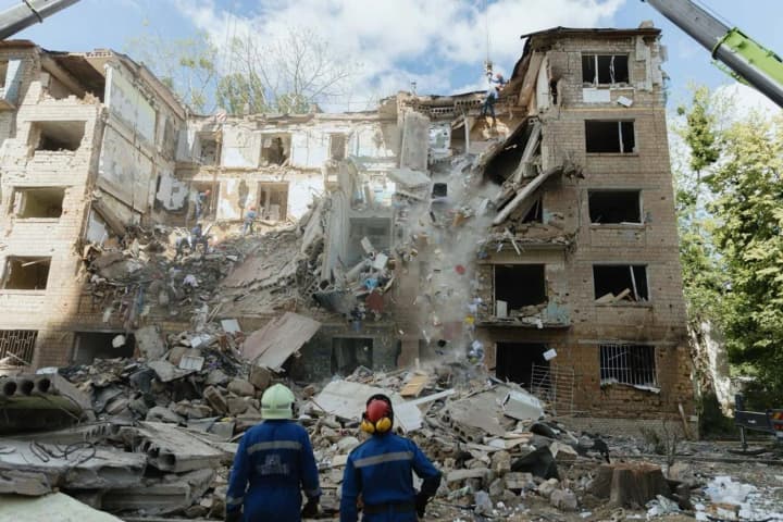 Кількість загиблих від нічної атаки росіян на Київ зросла до 9