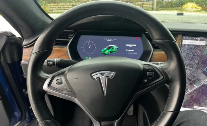 Tesla under US Regulators' Scrutiny: New Robotaxis Violate Traffic Rules