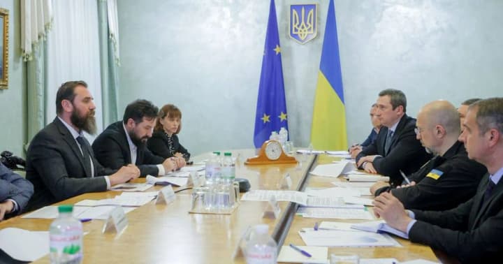 На десятки проектов укрытий в школах, правительство предоставило регионам более 6 млрд грн - Шмыгаль