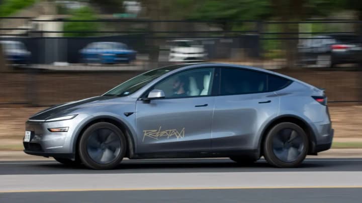 Роботаксі Tesla регулярно дає збої: користувачі склали цілий перелік інцидентів